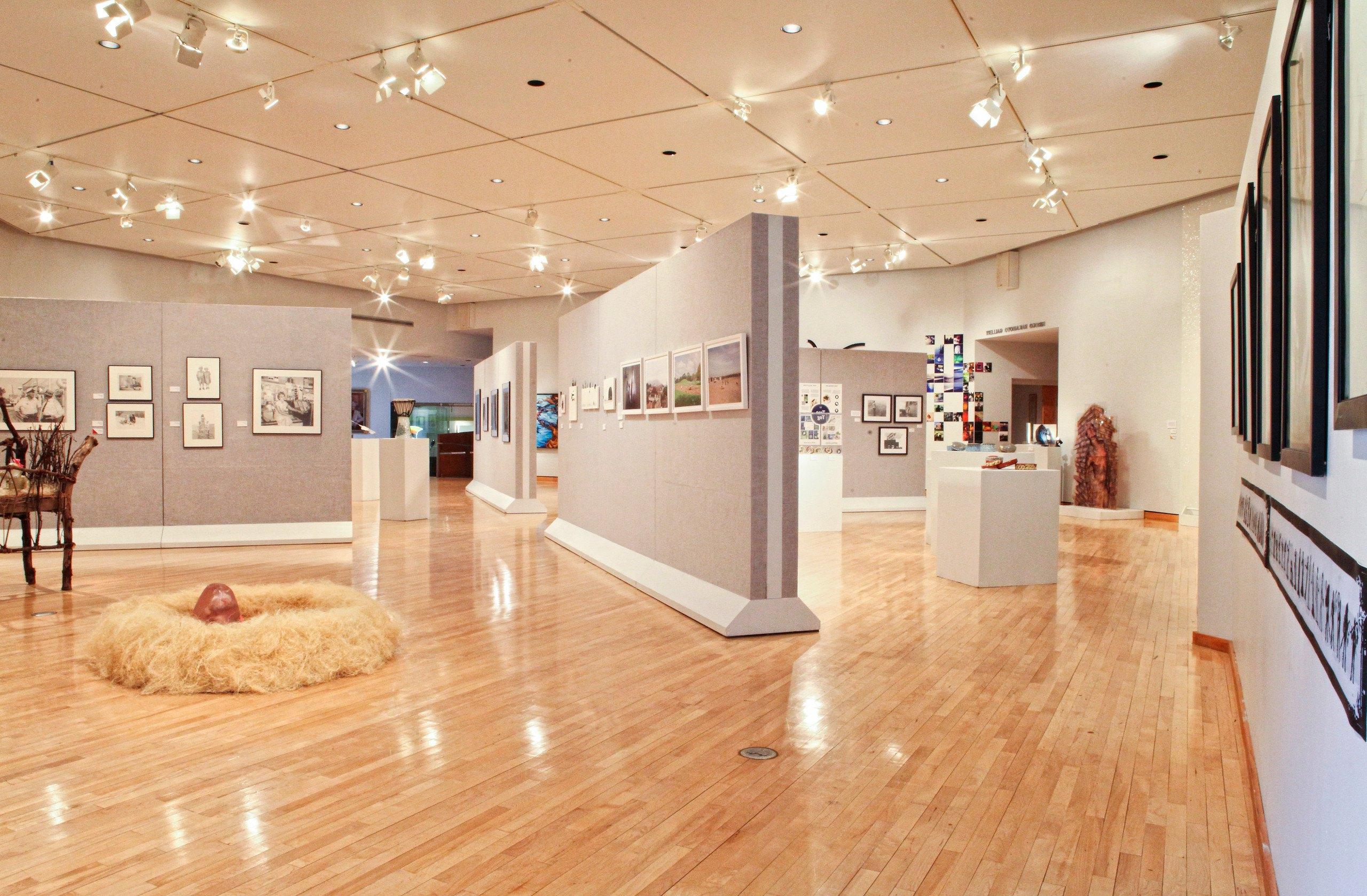 在BGSU校园的三个艺术画廊和一个充满活力的工作室艺术场景在俄亥俄州北部鼓励专业经验.