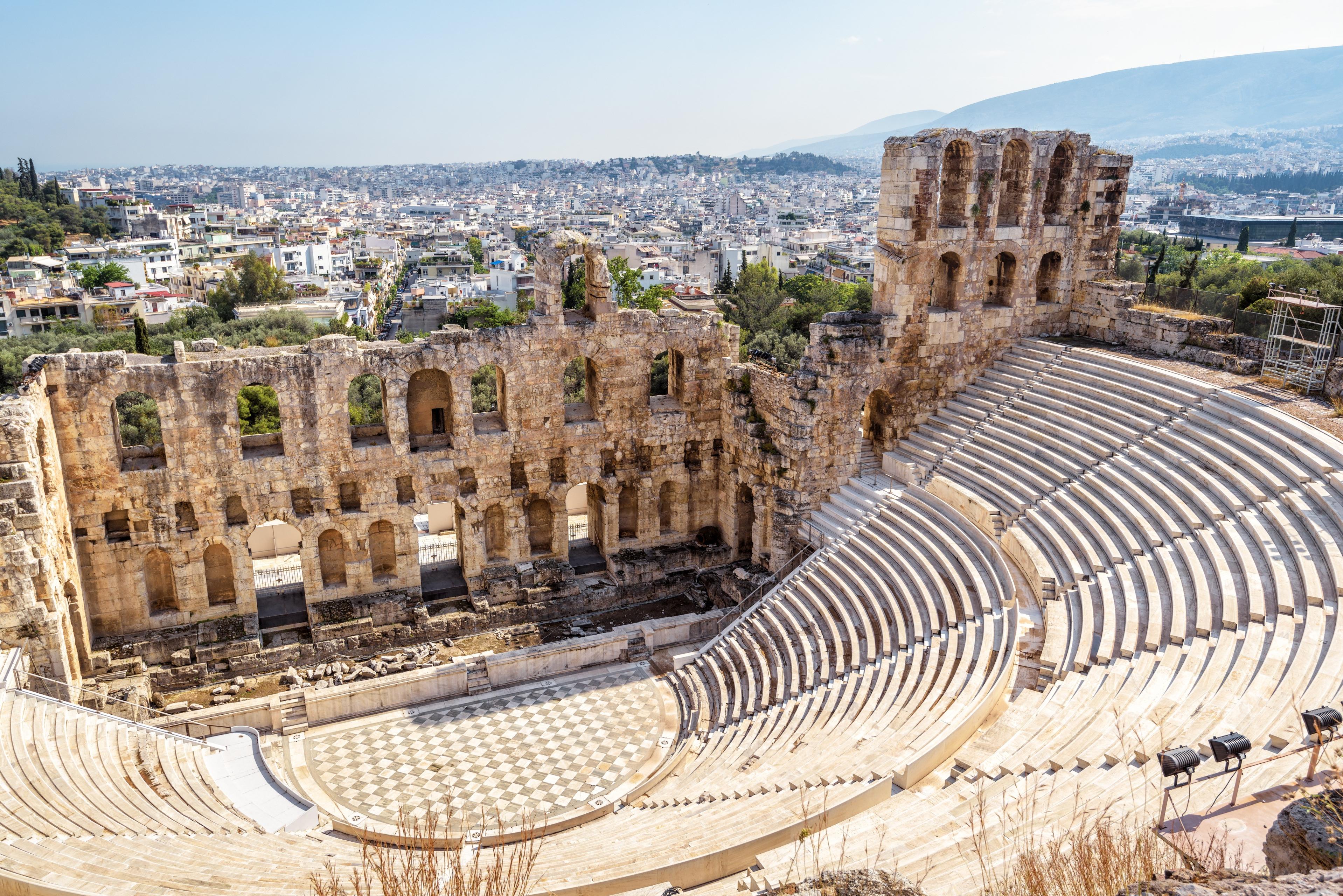 在BGSU古典文明学位中博天堂官方网站的戏剧首次出现在雅典的Herodes Atticus剧院.