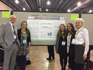Emily Otten, Kendra McCann, Sadie snyder, Kendra Koester和Dr. Whitfield出席2016年ASHA大会
