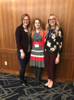 博士生Serena Holdosh, Anna Gravelin和Zoe Kriegel参加2019年OSLHA大会